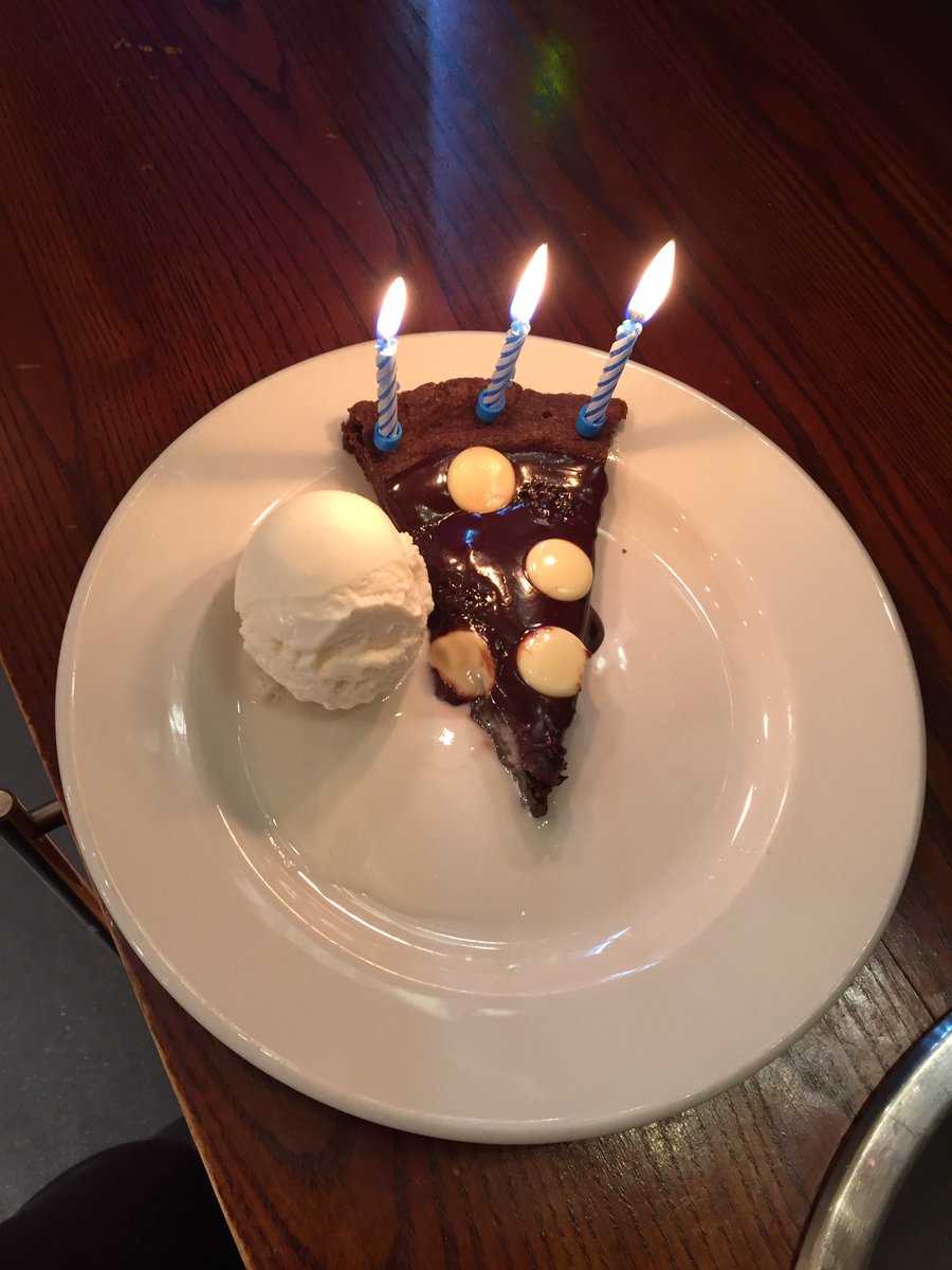 Birthday pizza last night🎂 <a href="/SpencerGraydon/">Spencer Graydon</a> <a href="/Jimbentley10/">Jim Bentley</a> <a href="/WeAreSUGM/">WeAreSUGM</a>