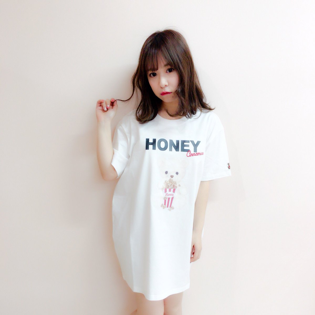 平松 可奈子 ハニーシナモンユニセックス 1 ポップコーンシナモン 2 耳パーカー 3 目隠しシナモン と 総柄バック 総柄バックはリバーシブルで 黒のシンプルなロゴにも できるよおおおおお かなハニ ユニセックス