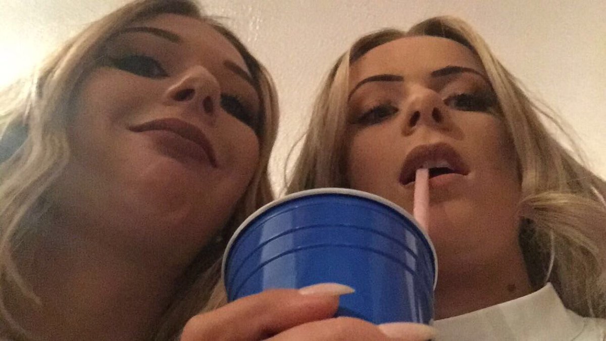 B_Kitwood's tweet photo. Happy 20th Birthday to this little ray of sunshine @heavy_gl0om 🍾 uni wouldn't be the same without you, can't wait to celebrate tonight 💛 https://t.co/yZZYdk5ZPC