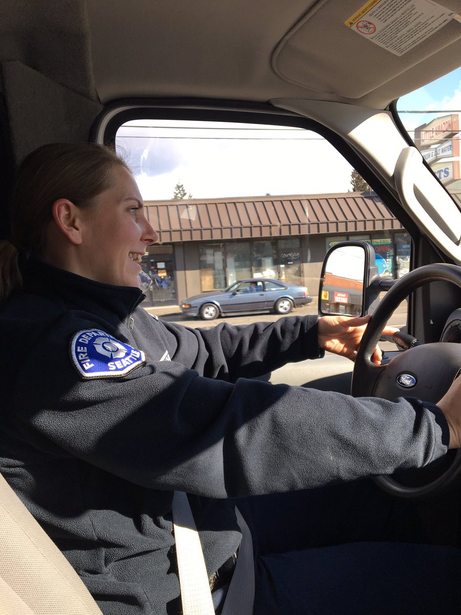 Grattis med kvinnedagen! Her på utrykning i #seattle med #Paramedic i verdensklasse. #EMS #InternationalWomensDay
