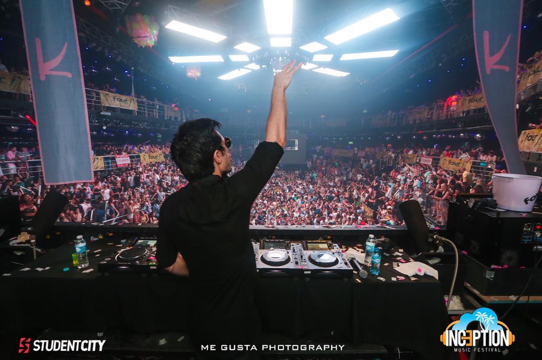TeamKSHMR's tweet photo. KSHMR in Mexico last night 🇲🇽❤

@KSHMRmusic @TheCityCancun
Pictures by @MeGusta_Photo https://t.co/8gS3Zq7OLy
