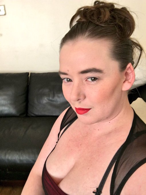 Gonna jump on cam again this afternoon. Who wants to play? 😘 #submit #Femdom #fetish https://t.co/hh<a href="/tag/femdom"class="tags"><span>#femdom</span></a><a href="/tag/fetish"class="tags"><span>#fetish</span></a><a href="/tag/submit"class="tags"><span>#submit</span></a>