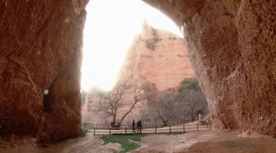 La1_tve's tweet photo. De mina de oro a cielo abierto más importante de Europa a patrimonio @UNESCO. @comandotve, en las Médulas de León👉 https://t.co/MZV0uMm0Sd https://t.co/fctiphGNLF