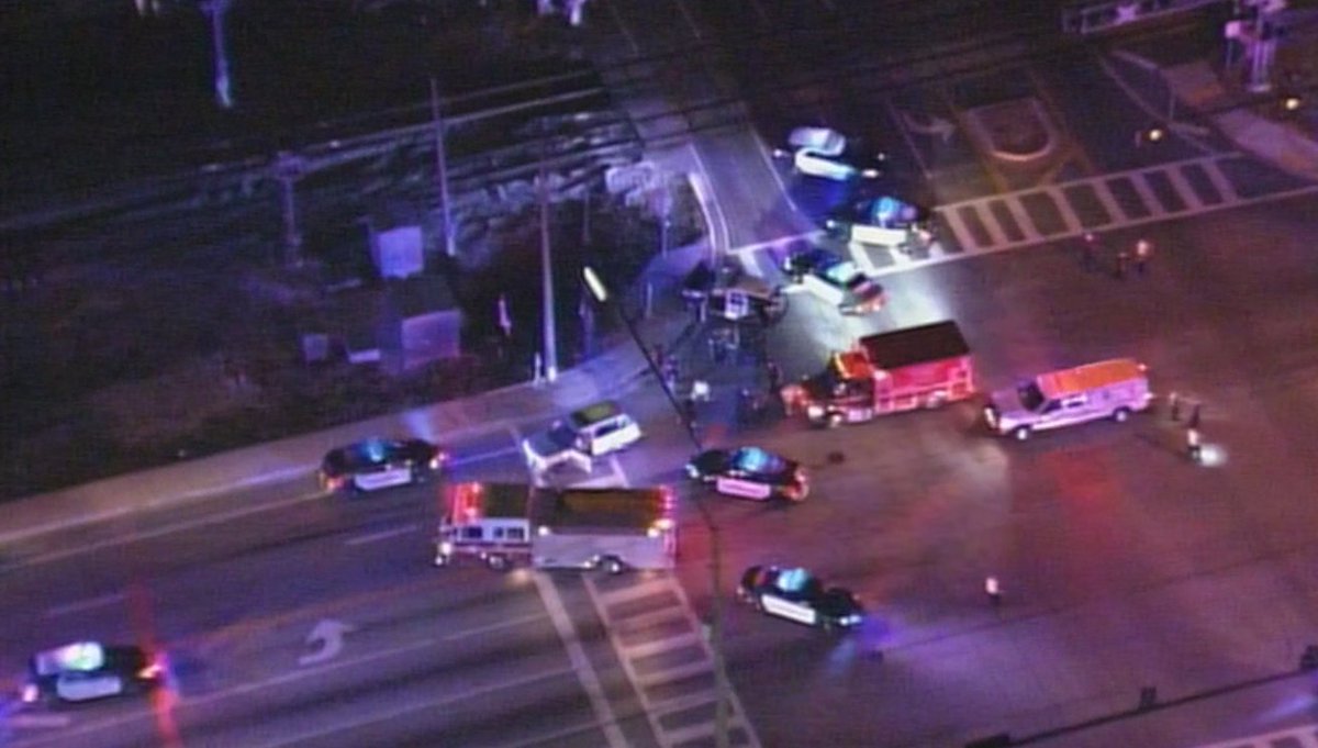 #trafficalert crash on Cypress Creek Rd WB closed at Dixie Hwy ! https://t.co/qJVtBqATmd