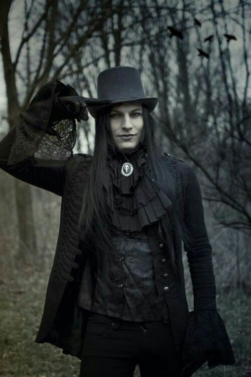 BloomPace's tweet image. Looks like a dark elven lord... ♥♣♦♠