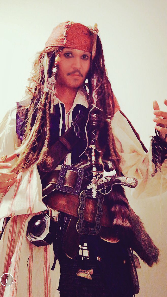 めがねコンシェルジュ Dbdに浮気中 Twitterissa ジャックスパロウ船長の俺 今年は色んな イベント参加予定ですので 皆さんよろしくヨーホー ジャックスパロウ パイレーツオブカリビアン ディズニー Dハロ 仮装 コスプレ 宅コス ニコニコ超会議 コミケ