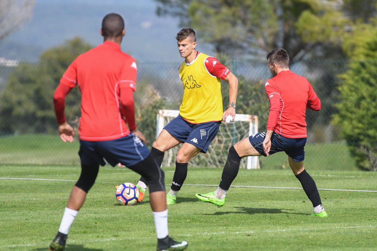 GironaFC's tweet photo. Comencem la preparació del Reus-Girona amb un entrenament a @torremirona
#ReusGirona #GironaFC https://t.co/lWh7X4jwmE