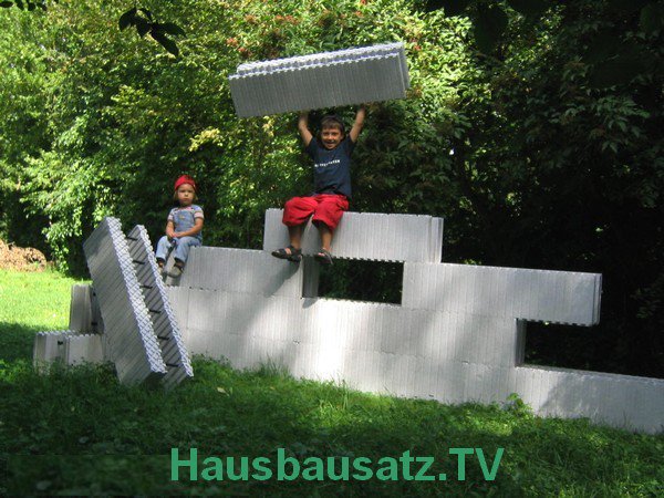 baufux_com's tweet photo. Sie wollen bauen? Kennen Sie schon das Hausbausatz Bausystem? Schneller geht kein Massivhaus! --> https://t.co/JZ0SXn3xpt https://t.co/KnI5CtgnBY