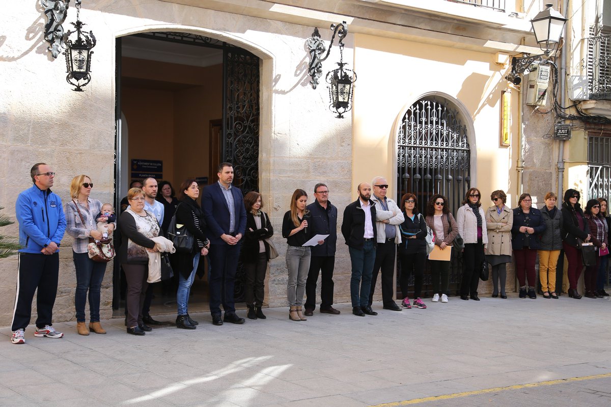 MIA_Cullera's tweet photo. Tots units a #Cullera per la defensa de la #IgualtatReal de dones i hòmens. Demanem que s'acabe la discriminació i el patriarcat. #8Març2017 https://t.co/Aga1EmfApH
