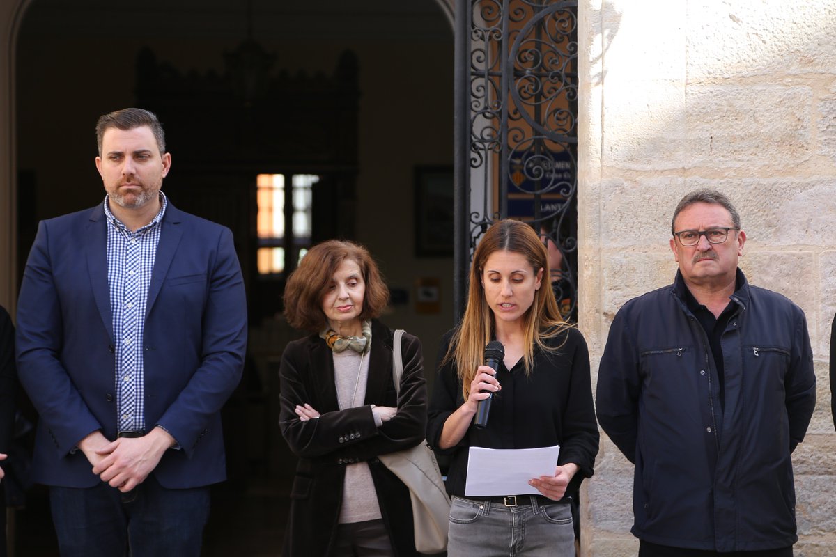 MIA_Cullera's tweet photo. Tots units a #Cullera per la defensa de la #IgualtatReal de dones i hòmens. Demanem que s'acabe la discriminació i el patriarcat. #8Març2017 https://t.co/Aga1EmfApH