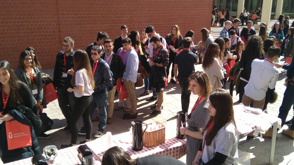 cyb_urjc's tweet photo. Coffee Break ☕☕☕ ¿Listos para lo que nos queda de mañana? #JornadasCyB2017 https://t.co/rXRo7dTtHM
