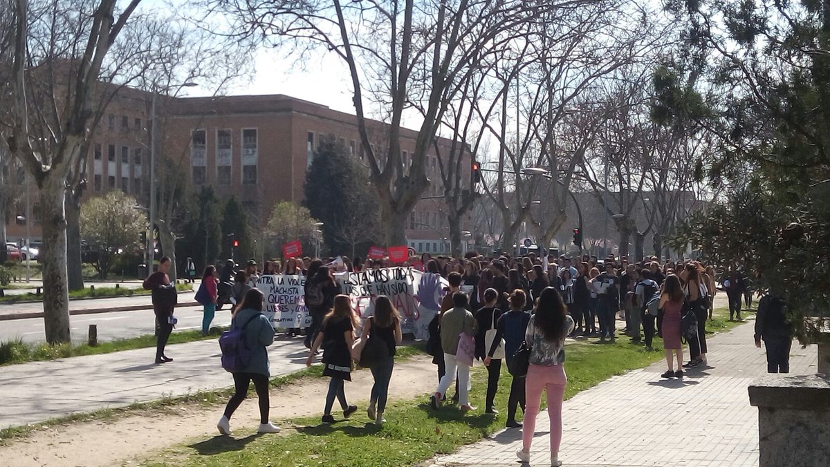 LibrsyCombativs's tweet photo. ¡Salimos a las calles desde la UCM y paramos las clases para decir basta ya de violencia machista! #libresycombativas https://t.co/EvYHv7jUqM