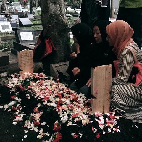 Yg tabah, yang ikhlas.. papa Adi udh ditempat yg lebih baik sekarang <a href="/AnisaRahma_Adi/">Anisa Rahma Adi</a>