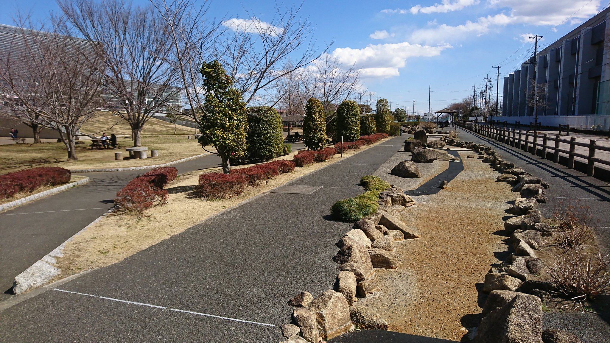 仮染街 4月駅前 5月ポピー畑 撮影スポット追加 駅から少し距離があるので車 で参加の方向けかも 免許センターすぐ近くのクレア鴻巣の目の前にあるせせらぎ公園で撮影可能 仮染街 かりそめがい 鴻巣 埼玉 コスプレ レイヤーさんと繋がりたい