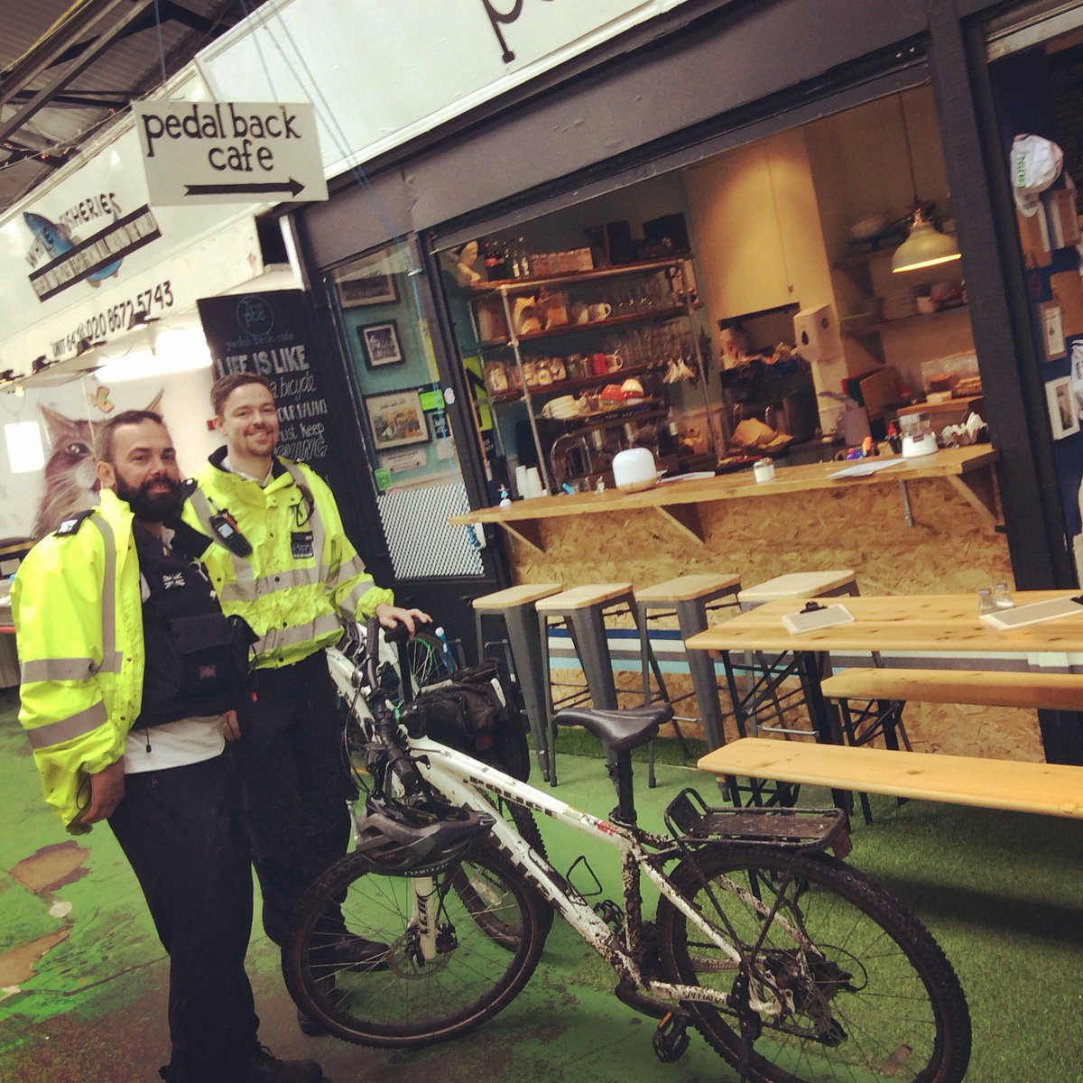 PedalBackBikes's tweet photo. @MPS_Tooting visit from PC Kneller &amp; Watford #tooting #cycling #metpolice #sw17 #bicycle #London #dirtybikes https://t.co/vnQMsucxCm