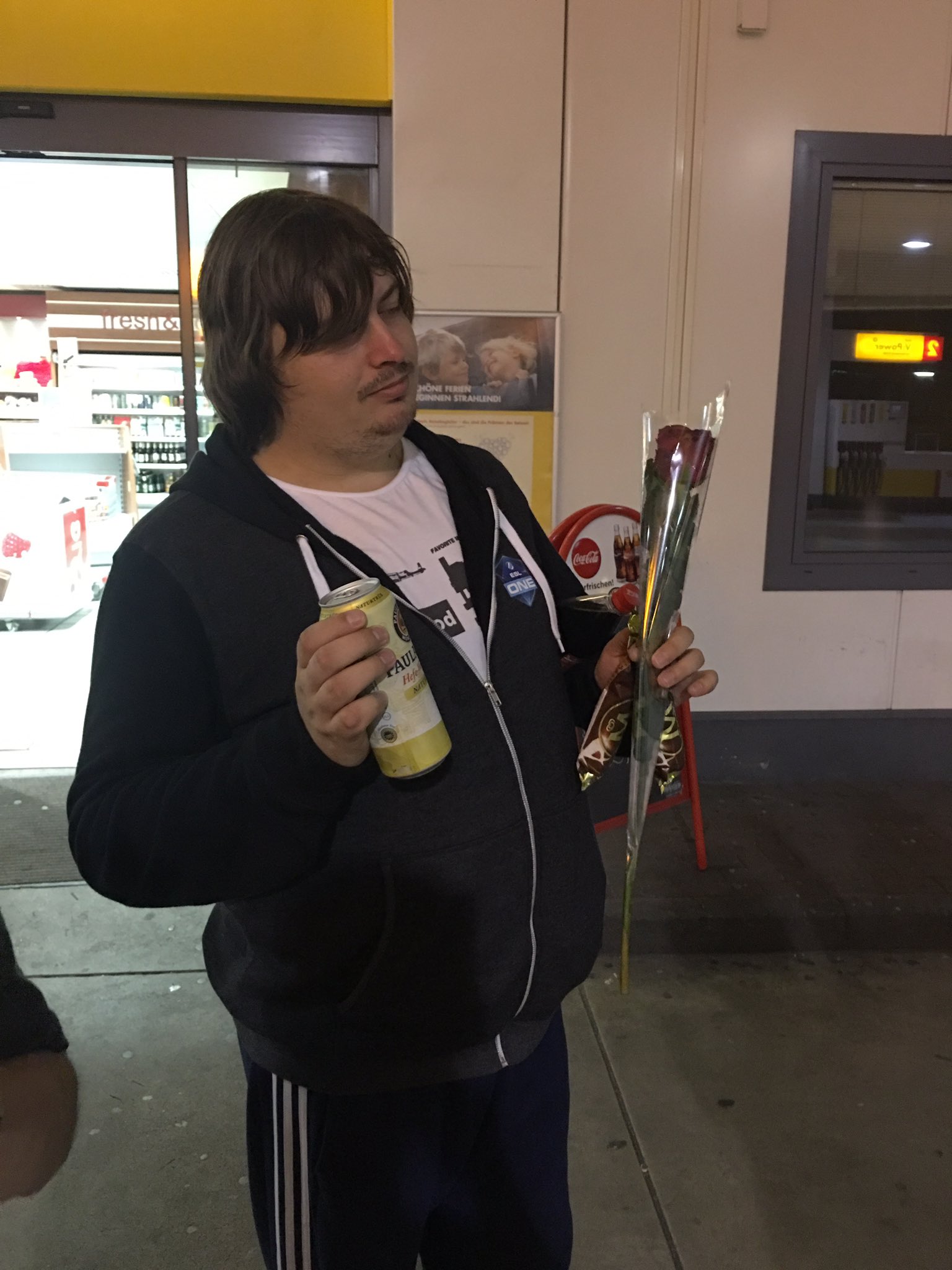 C6ZOX1EXQAAg4FL.jpg:large