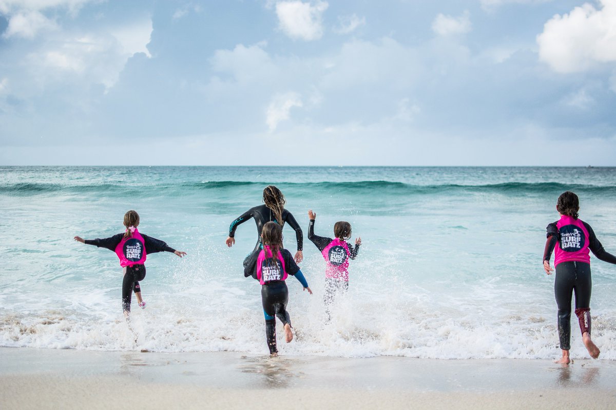 Swallowface's tweet photo. H A P P Y #InternationalWomensDay love from #tassyssurfratz ! 

#womensday2017 #surfing #girlssurfing https://t.co/pw8t137Le5