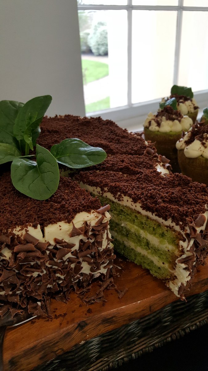 Trying to make cakes healthy . Spinach cake. 🌱🍰