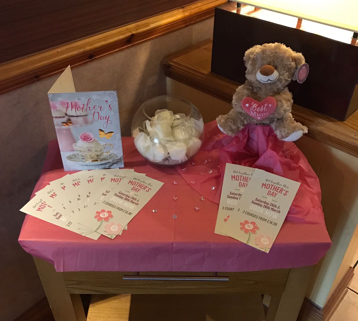 TColliers's tweet photo. Mother's day is on its way :D @TTWI_Midlands @WeAreSUGM @StaplesClaire https://t.co/nTeW7Rr6jk