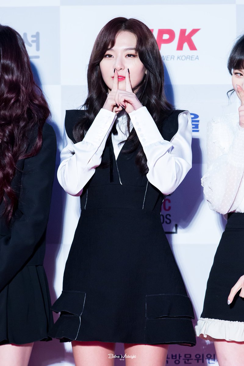 BFmidnight's tweet photo. 170119 #레드벨벳 #RedVelvet #슬기 #SEULGI 서울가요대전 레드카펫 1pic https://t.co/hARTleUtHA