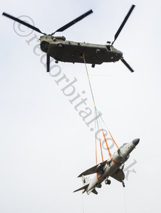 RAF Chinook brought in to airlift Harriet Jet at Aerospace Bristol museum-more photos on goo.gl/qrdXQj   #Bristol @iBristolPeople
