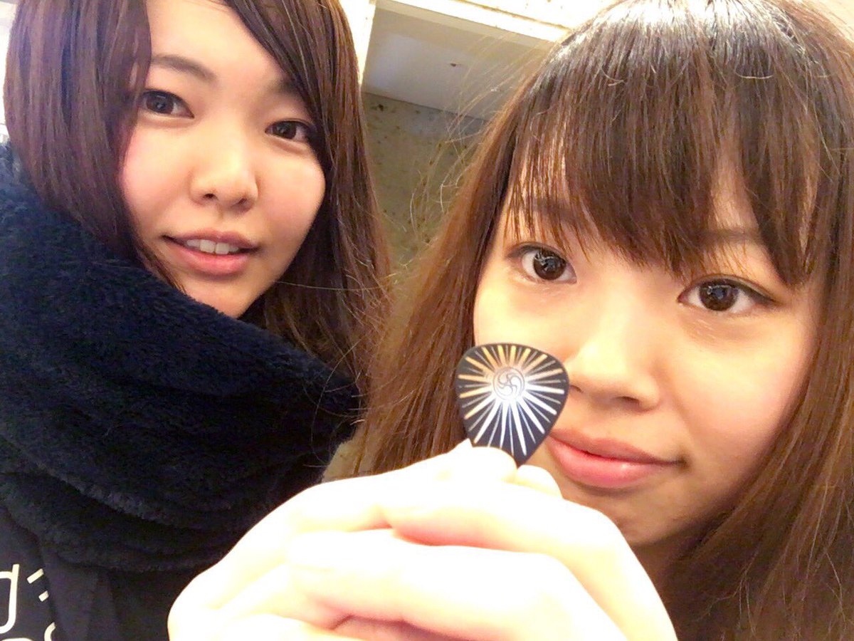 な み か tweet media