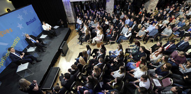 MrezaMaMa's tweet photo. VIDEO z Dialoga z državljani:
https://t.co/XipcZ0PLrA

@mrezamama @vladaRS @ECinSlovenia @MiroCerar @JunckerEU @Bulc_EU  @MajaHostnik https://t.co/BYq5gsli72