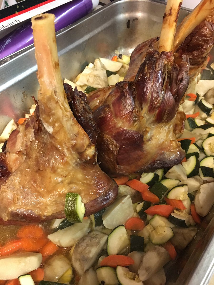 Nicki_Strobel's tweet photo. Slow cooked lamb legs, with gravy and veggies #OGSeats https://t.co/f60NpsrSiS