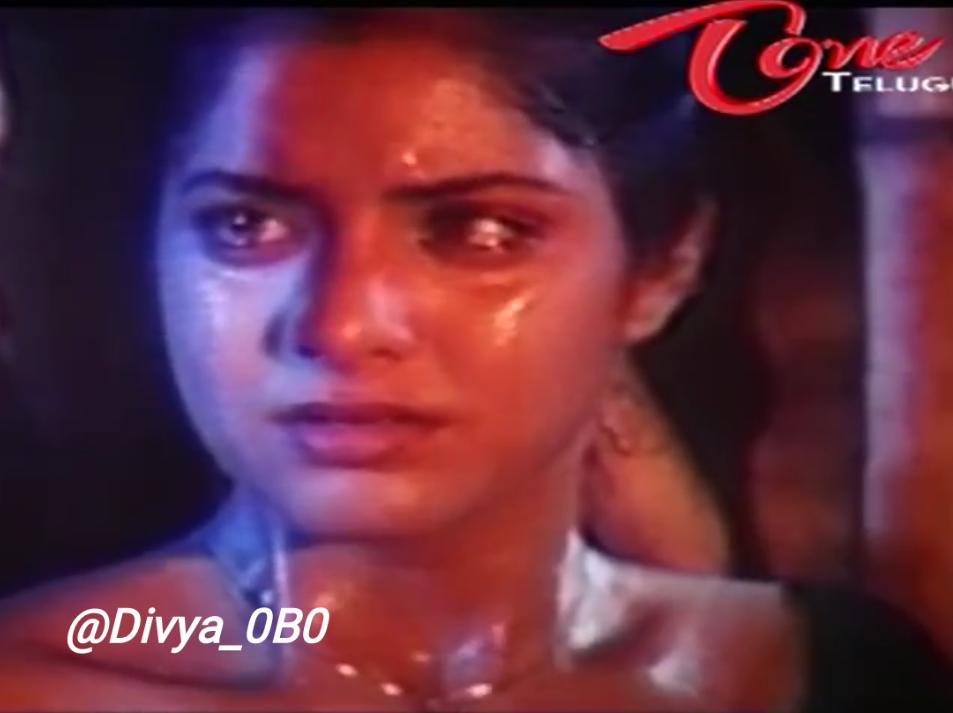 Divya_0b0's tweet photo. Princess The tales The Luscious #DivyaBharti #TholiMuddu #93s #Bollywood #RememberDivya 
❤Love you❤  🌹Miss you🌹 https://t.co/h3YoI3U0Lv