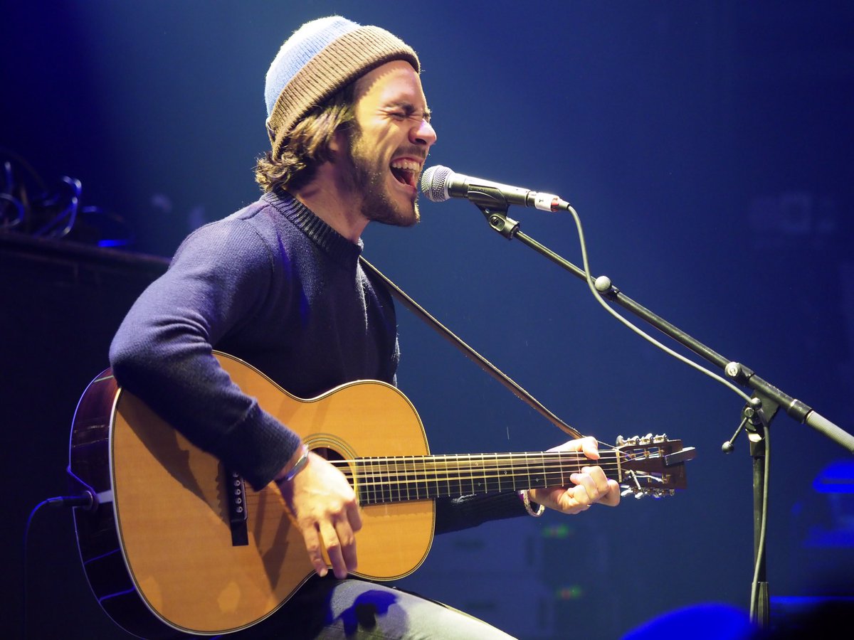 Jack Savoretti miste zijn vliegtuig maar staat toch nog nu op het podium in <a href="/ParadisoAdam/">Paradiso Amsterdam</a> #pinkpop17 #PP17 #pinkpop