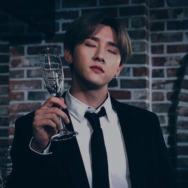 booboo_kiss's tweet image. милые дамы, поздравляю вас с женским днем👸🏻 🌷 любите и будьте любимы💓 счастья и благополучия💋 всегда улыбайтесь😸 любви с биасами❤️💐