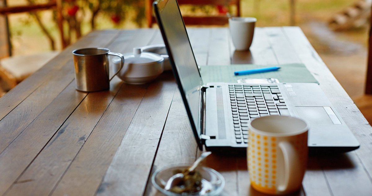 Pravaler's tweet photo. Quer trabalhar de casa, pela internet e ser seu próprio chefe? Confira essas opções! https://t.co/fV802zDdpw
#prasaber #carreira #online https://t.co/pFFLSrIYp1