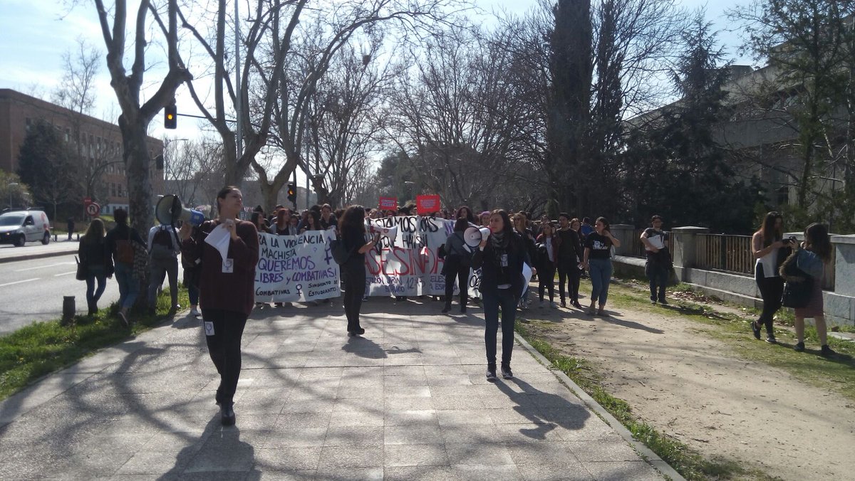SindicaEstudian's tweet photo. Pasacampus en la Universidad Complutense contra la violencia machista !!#DiadelaMujerTrabajadora #womensday https://t.co/kKkggXm5tu