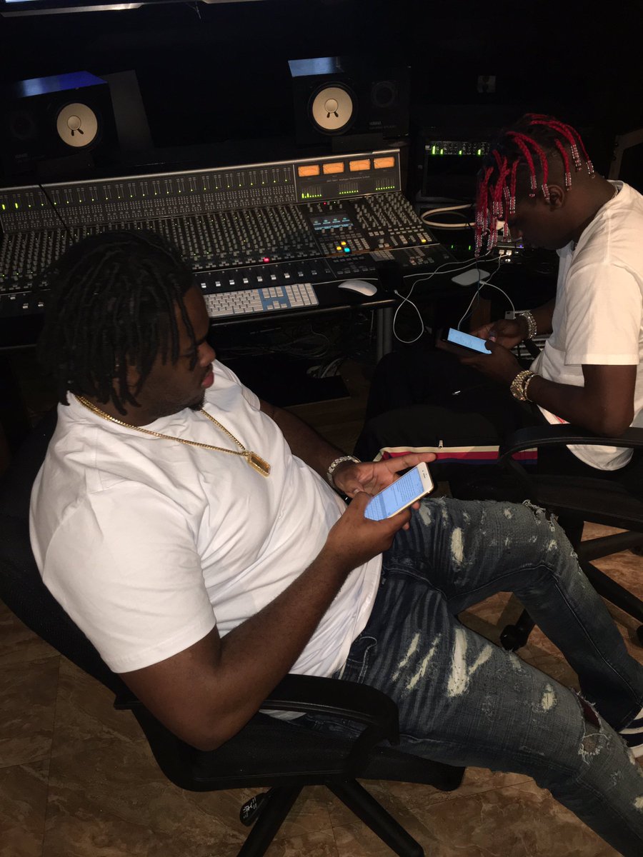 TeeGrizzley's tweet photo. 🚣 x 🐻 classic on the way https://t.co/OStDG9kKqi
