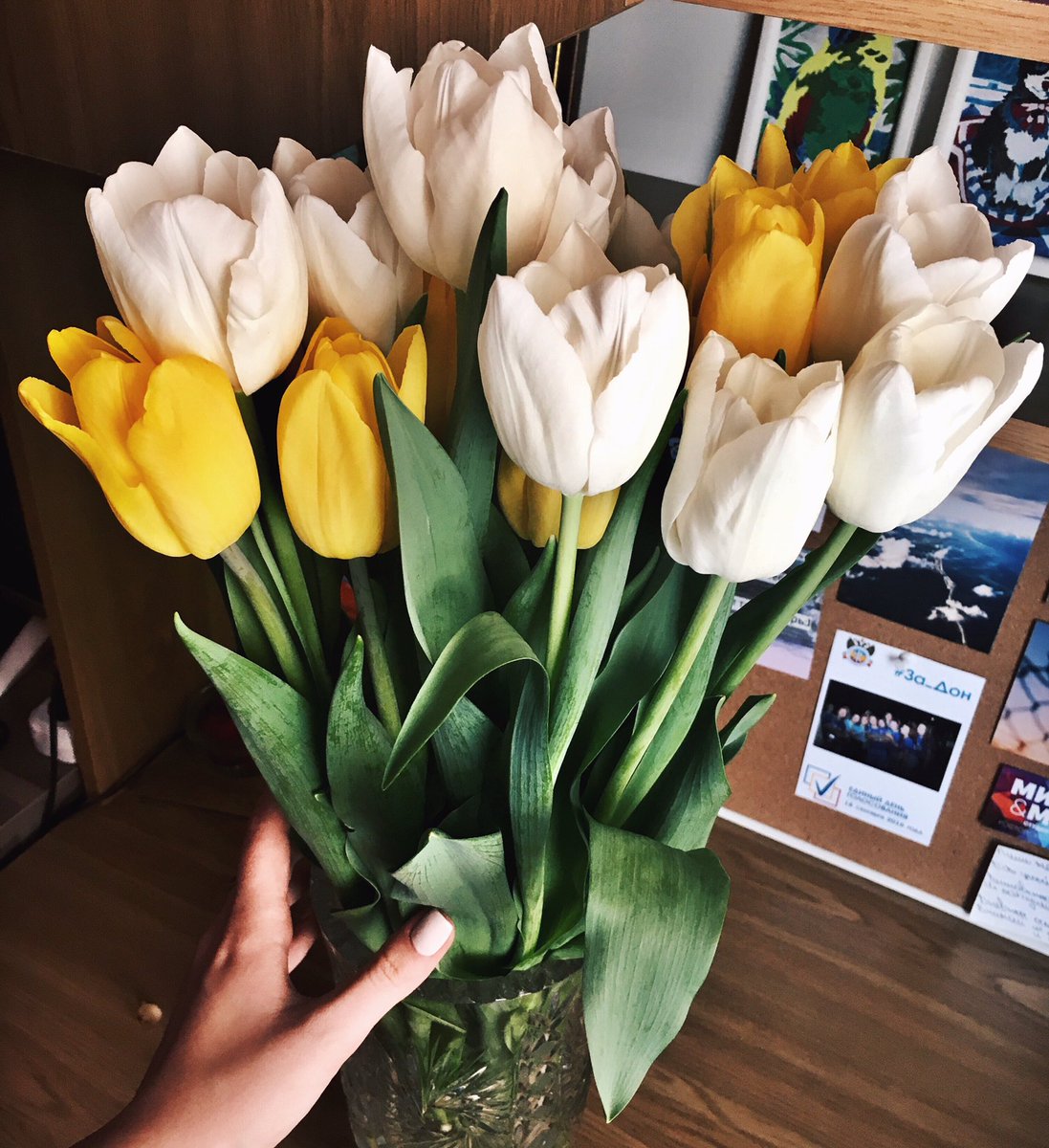 С праздником!💛 
Пусть каждая из нас всегда чувствует себя любимой, нужной и защищённой!💐
