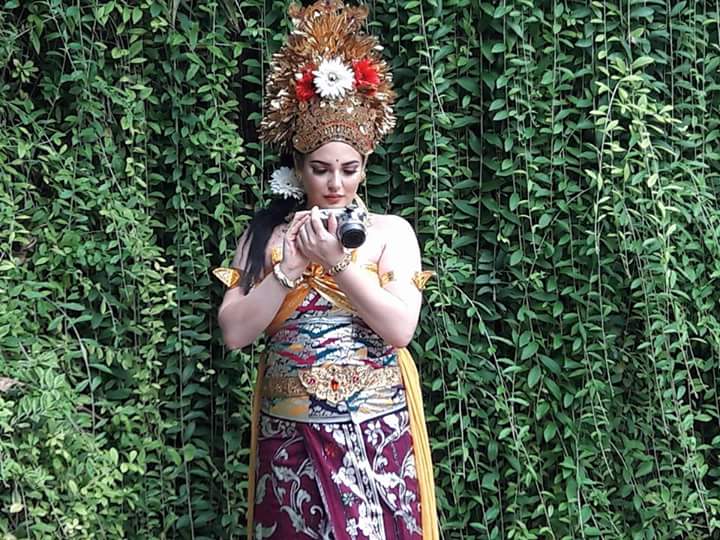 MGrudug's tweet photo. @mohmahfudmd saya orang bali prof..ni saya kasi foto putri raja salman di bali..cantik gak pakai cadar😁 https://t.co/V3pQKJhWGe