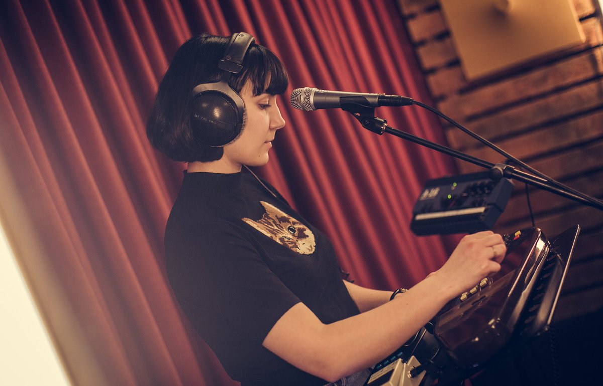 stubru's tweet photo. .@RhinosAre People Too slingert je mee in een fuzzy trip met hun live versie van 'L.A. Confidential'! Check 't via: https://t.co/1bnnszsaFW https://t.co/mOPyjHNnan