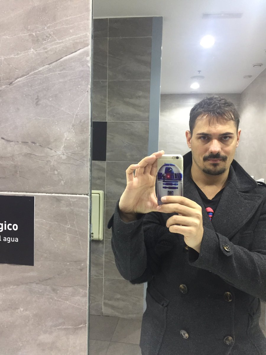 RafaeldeDiego7's tweet photo. Ser camarero de @firstdates_tv requiere ser "El puto amo"pero primero hay que aprender a ser "perro"Vídeo y #firstdatescamarero #tv @cuatro https://t.co/v3GQckTQ28