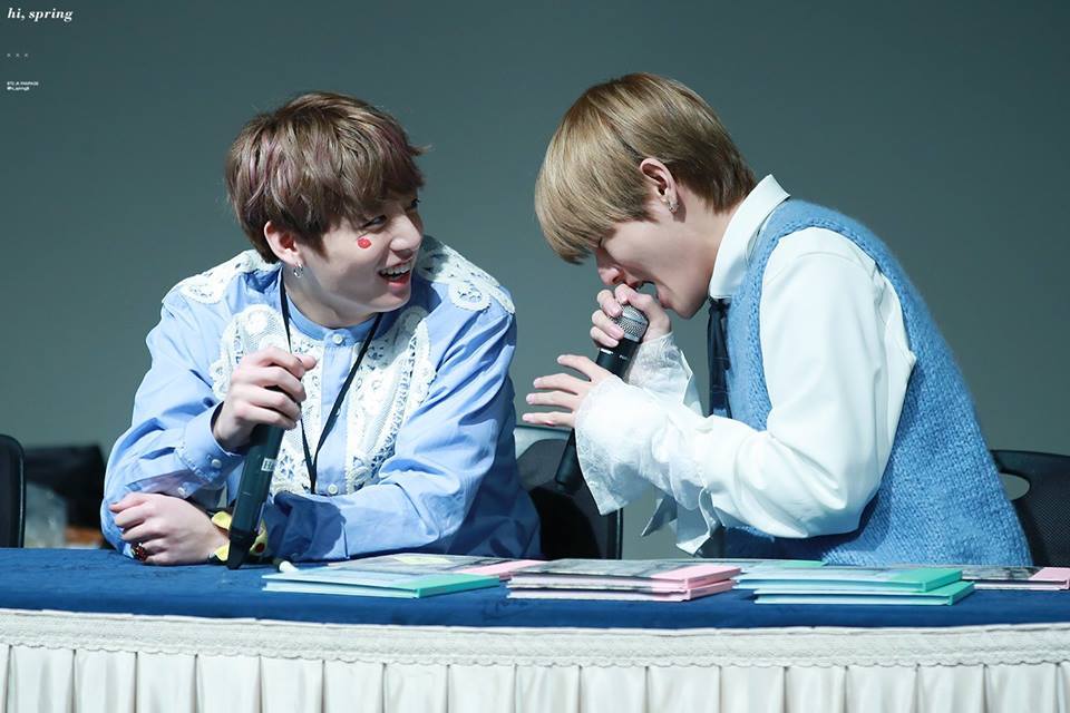 daniela88403091's tweet photo. (Vkook-Taekook )
Kim Teahyung and Jungkook Cute Moments https://t.co/7OnpTR3tkb
