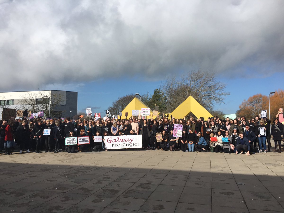 amle_ie's tweet photo. We are also in @NUIG striking with staff and students in @NUIGSU, joined by delegates from @ESUtwt #esc33 #Strike4Repeal #studentsforchoice https://t.co/w7xQtresfw