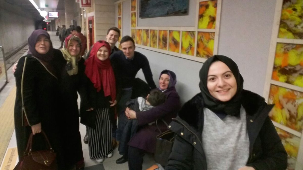 bilemish's tweet photo. #sevdam #ablalarim #teyzem #kardeslerim #bizcokmutluyuz #iyikivarlar https://t.co/OYvjJOW3OY