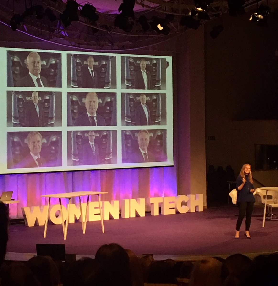 Sara Hermansson, Head of hybrid and electrified powertrain projects på <a href="/ScaniaGroup/">Scania Group</a> visar upp ledningsgruppen... #WITsthlm2017