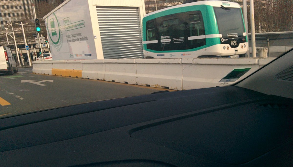 Mayaneguez's tweet photo. Yeah!! Test de la navette #RATP autonome sur #Paris #pontdausterlitz  @ClientsRATP @GroupeRATP #voitureautonome
#AutonomousVehicles https://t.co/12ngYpRqri