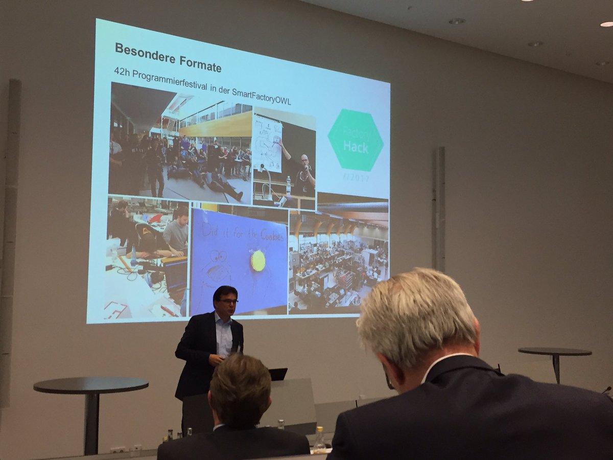 kloke_detlef's tweet photo. #Industry40 in der #SmartFactoryOWL - auch der #factoryhack hat es auf den 22. #ICC bei #PhoenixContact geschaft https://t.co/cuW9HsX9V2