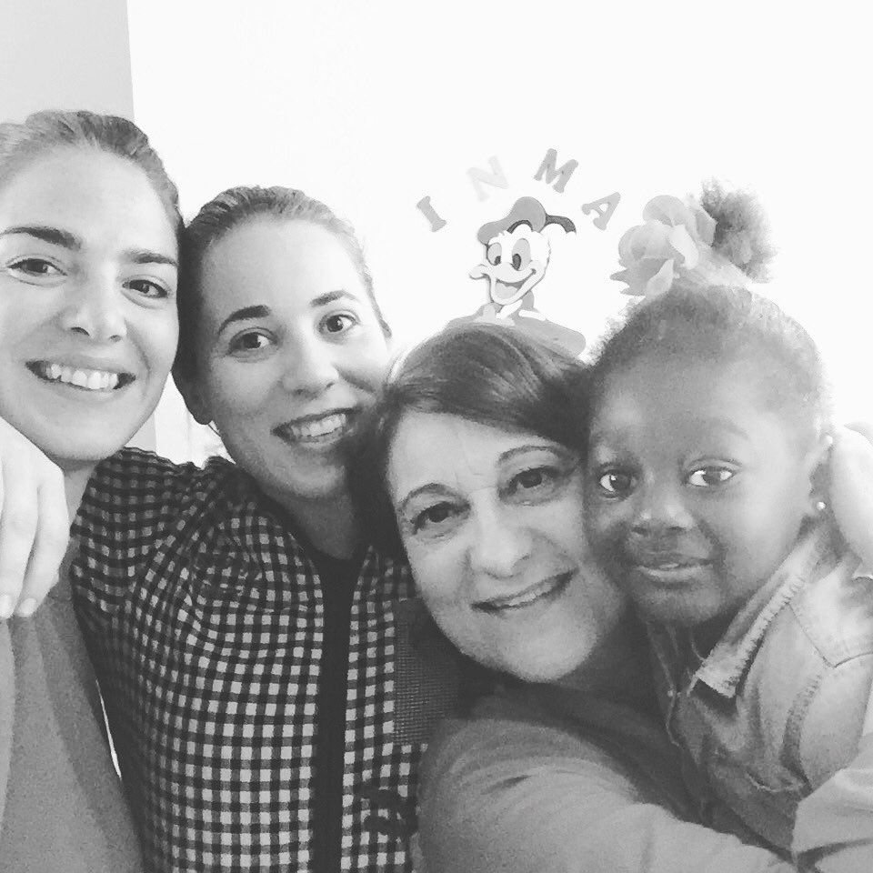 inmaembi's tweet photo. Visita sorpresa que me alegran la mañana y encima me traen el desayuno!!! #vivanellas #mimadrequerida #Embiysuspeques 👶 #ceiviñet https://t.co/U8Y8A5deXZ