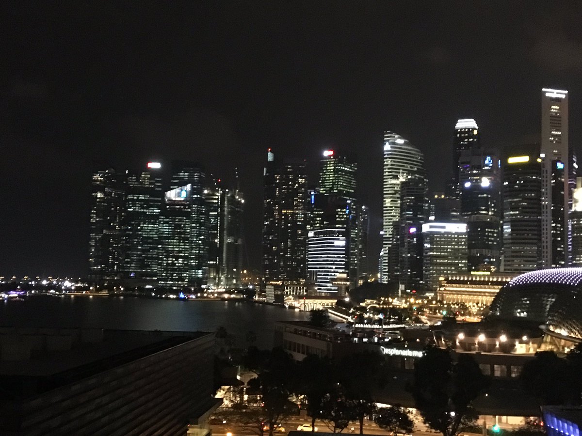 MaxLaudadio71's tweet photo. Inchiesta sul cibo a Singapore, senza parole! Ma la città è bellissima! #nocibospazzatura #mangiaresano @Striscia https://t.co/xz5NouviZh