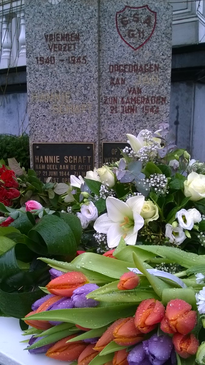 Met Hilly, <a href="/jterwisscja/">Jan ter Wisscha</a> en Jarno tulpen van <a href="/VVD_Zaanstad/">VVD Zaanstad</a> gelegd bij herdenking Hannie Schaft. Voor vrijheid &amp; democratie: toen, nu&amp; morgen!