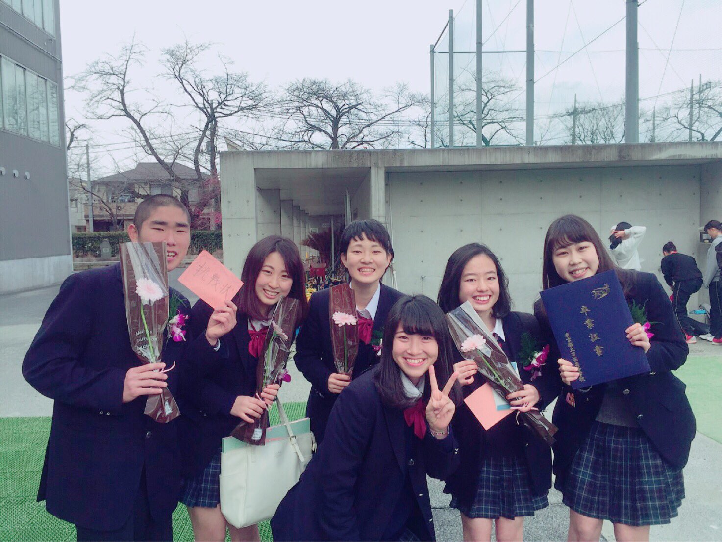 関水優香 明日の部活も先輩方が来て一緒に笑ってるような気がして 今でも思うのは まだ もう一度 ばかりです 芦花高校陸上部に入部して最高で最強な先輩方と出会えて もうこれ以上の幸せはありません 私はこれからもずっと先輩方の後輩です 関水優香 明日の部活も先輩方が来て一緒に笑ってるような気がして 今でも思うのは まだ もう一度 ばかりです 芦花高校陸上部に入部して最高で最強な先輩方と出会えて もうこれ以上の幸せはありません 私はこれからもずっと先輩方の後輩です