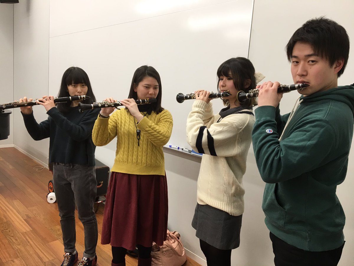 公式 洗足学園音楽大学クラリネット研究会21 Pa Twitter 久しぶりのダフクラ 第3弾はこちらの方々です 右からピッコロ担当のa クラ フルート担当e クラ そしてアルトフルート担当のaクラリネットです 縦笛の心を捨て身も心もフルートになりきっ