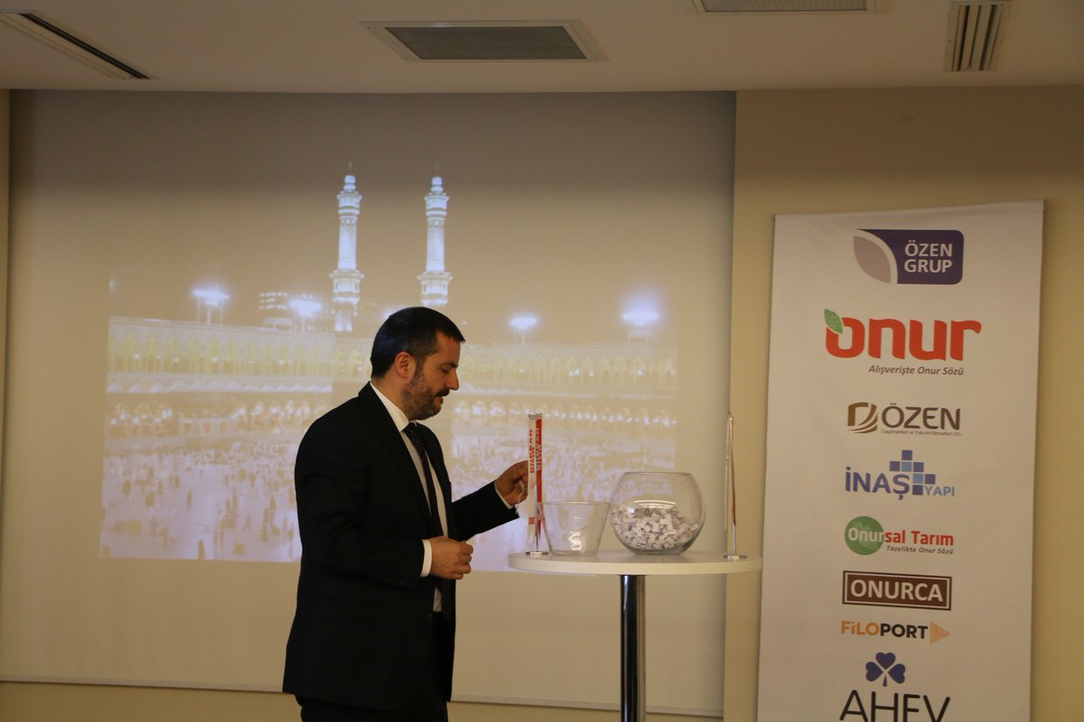 ahevvakif's tweet photo. Sn @ekremozen, @cemalozen ve İcra Kurulu Üyelerimizin katılımıyla bu yıl Umre ziyaretine uğurlayacağımız arkadaşlarımızı belirledik. https://t.co/6jSdrHmT3x